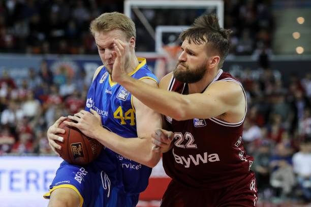 事中表现出 事中表现出